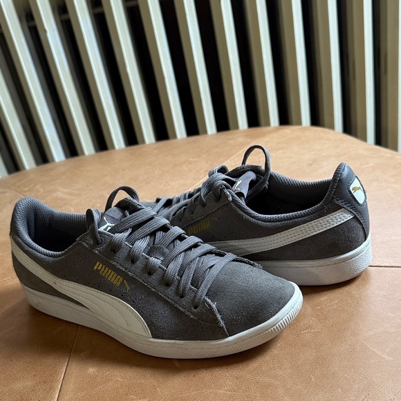 Puma Women's Gray Suede Low-Top Sneakers with White Formstripe - Picture 4 of 12